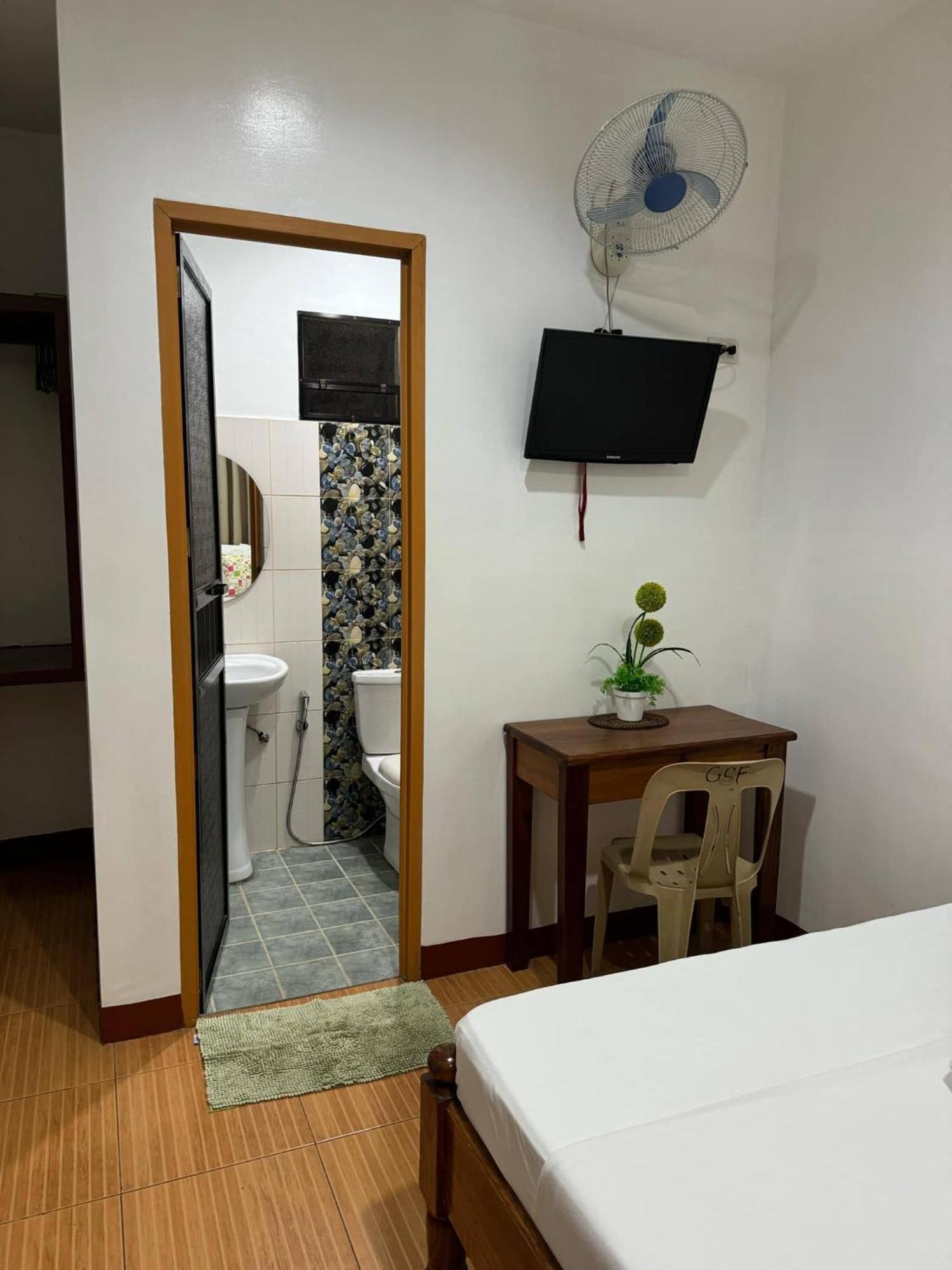Seascape Lodging House Coron Room photo